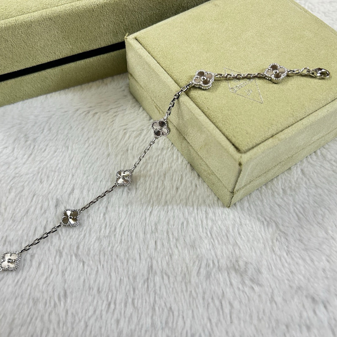 [LuckyStar]CLOVER 6 MOTIF DIAMOND BRACELET