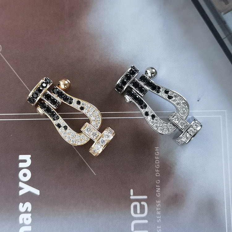 [LuckyStar]FORCE GROSSES HUFEISENARMBAND MIT SCHWARZ-WEISSEN DIAMANTEN UND ROSÉGOLD