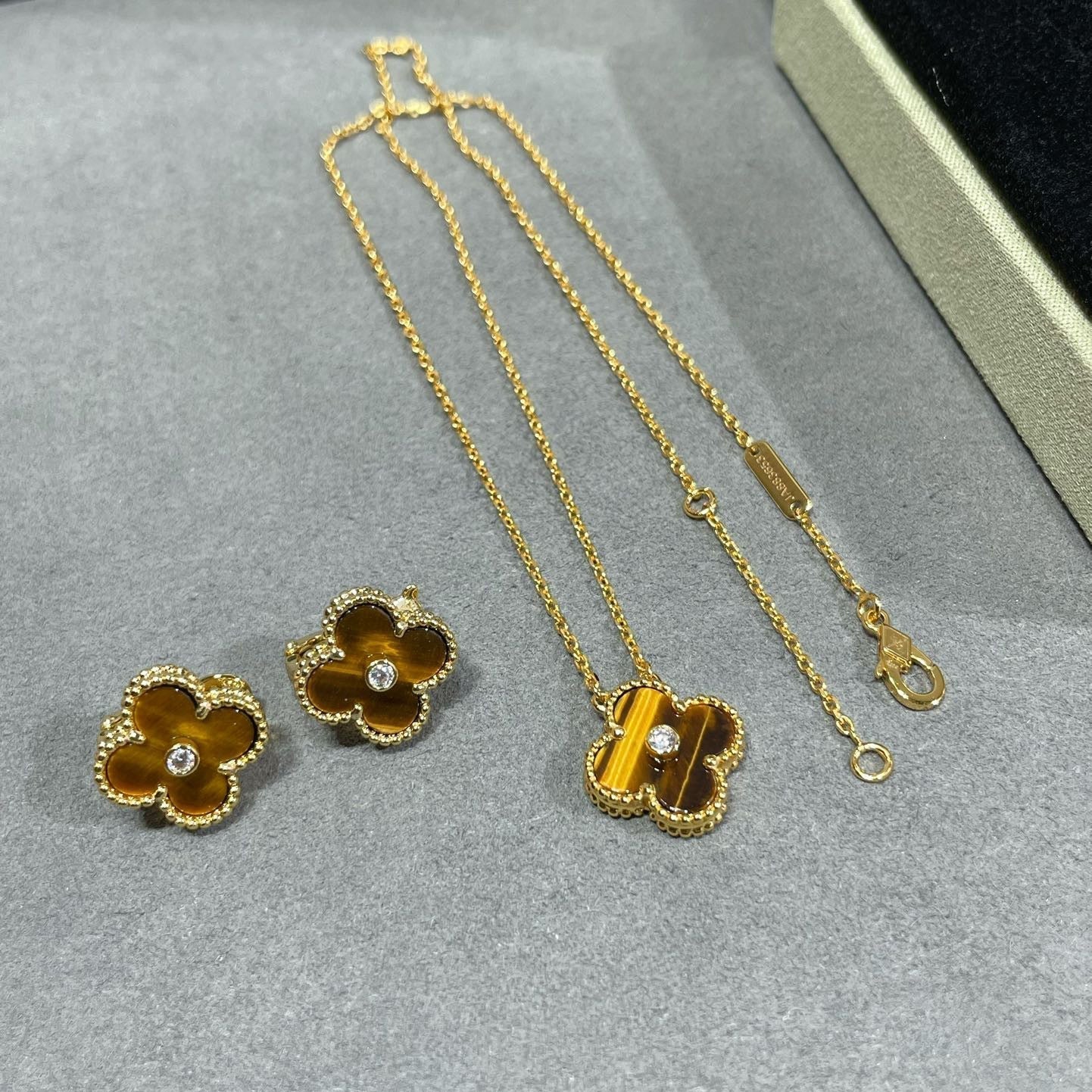 [LuckyStar]CLOVER 15MM DIAMANT UND GELBE TIGERAUGE ACHAT Halskette