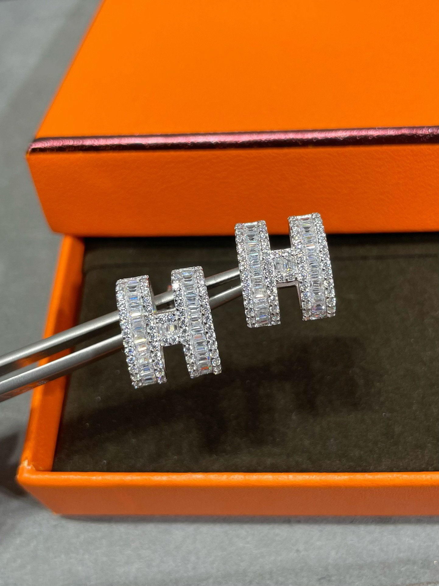 [LuckyStar]H Ohrstecker mit silbernen Diamanten