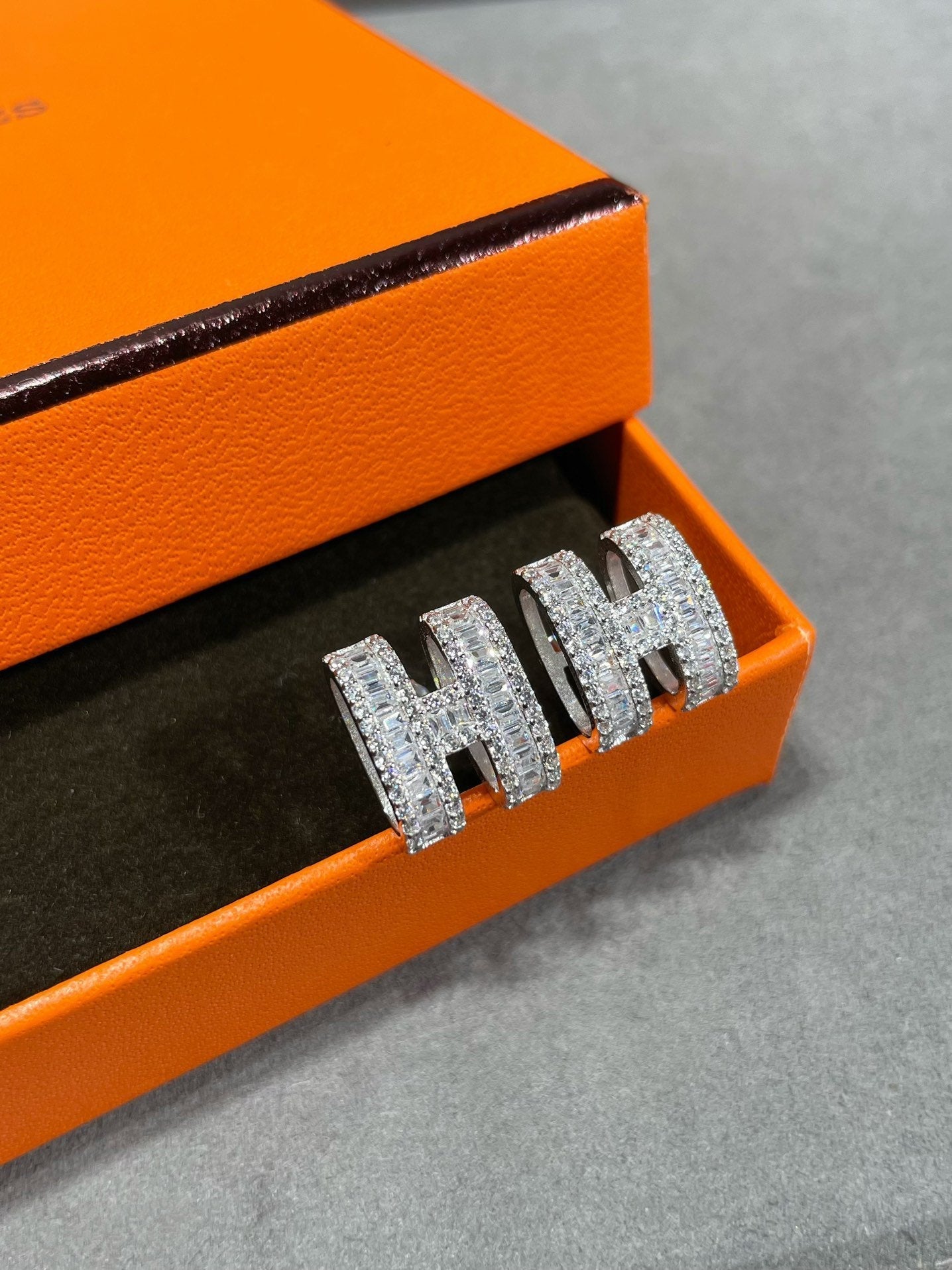 [LuckyStar]H Ohrstecker mit silbernen Diamanten
