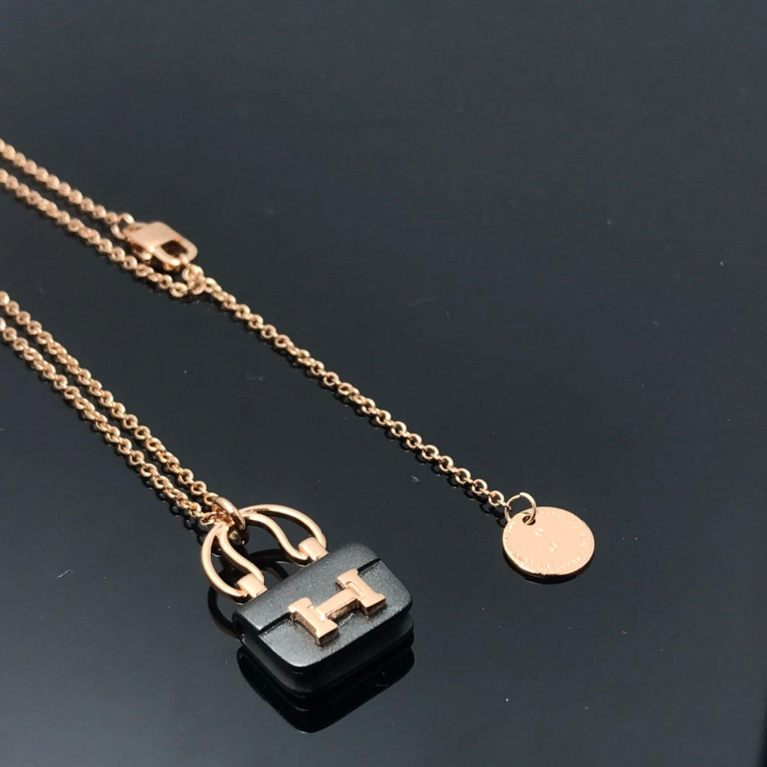 [LuckyStar]Damen-Halskette mit Anhänger „HM AMULETTES CONSTANCE“