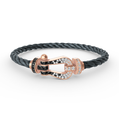 [LuckyStar]FORCE GROSSES HUFEISENARMBAND MIT SCHWARZ-WEISSEN DIAMANTEN UND ROSÉGOLD