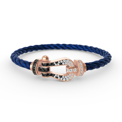 [LuckyStar]FORCE GROSSES HUFEISENARMBAND MIT SCHWARZ-WEISSEN DIAMANTEN UND ROSÉGOLD
