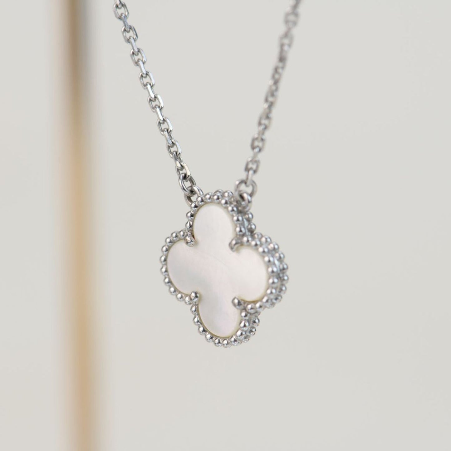 [LuckyStar]CLOVER 15MM WEISS PERLMUTT SILBER