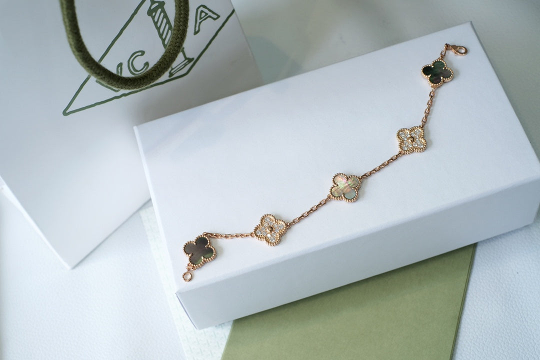 [LuckyStar] Armband aus Roségold mit Kleeblatt und 5 Motiven, dunklem Perlmutt und Diamanten 