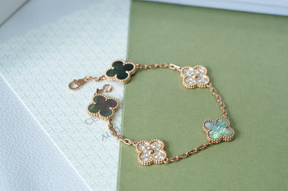 [LuckyStar] Armband aus Roségold mit Kleeblatt und 5 Motiven, dunklem Perlmutt und Diamanten 