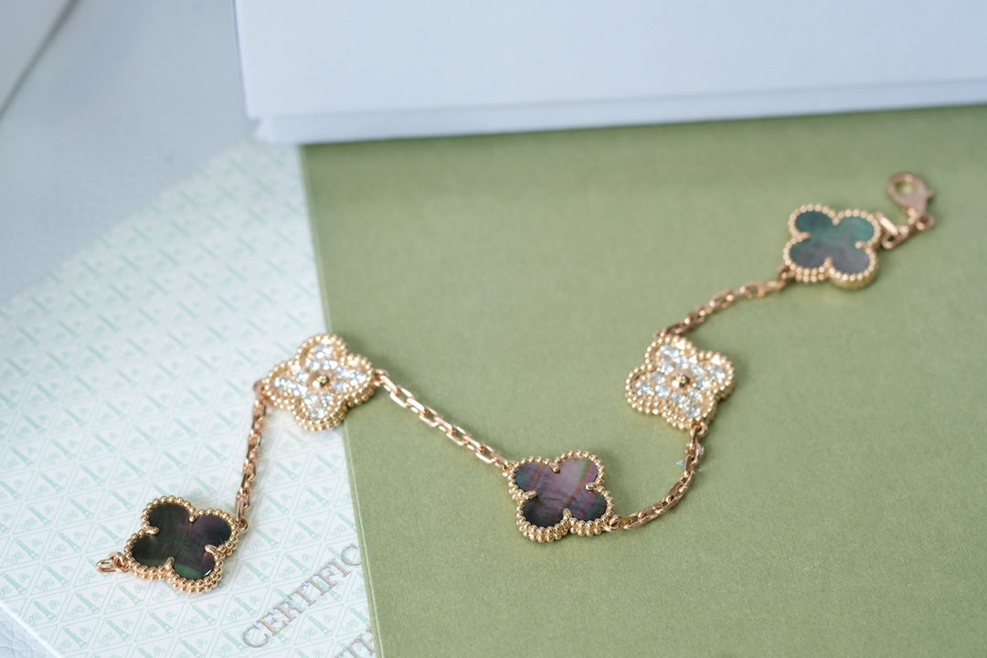 [LuckyStar] Armband aus Roségold mit Kleeblatt und 5 Motiven, dunklem Perlmutt und Diamanten 